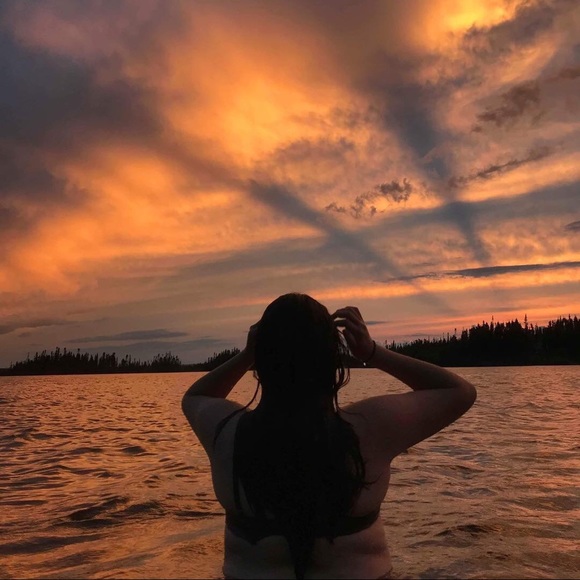 Meet your Posher, Angie - Picture 1 of 3